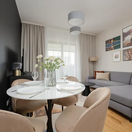 Cozy Apartment With Air Conditioner And Parking By Noclegi Renters Warsaw Exterior photo